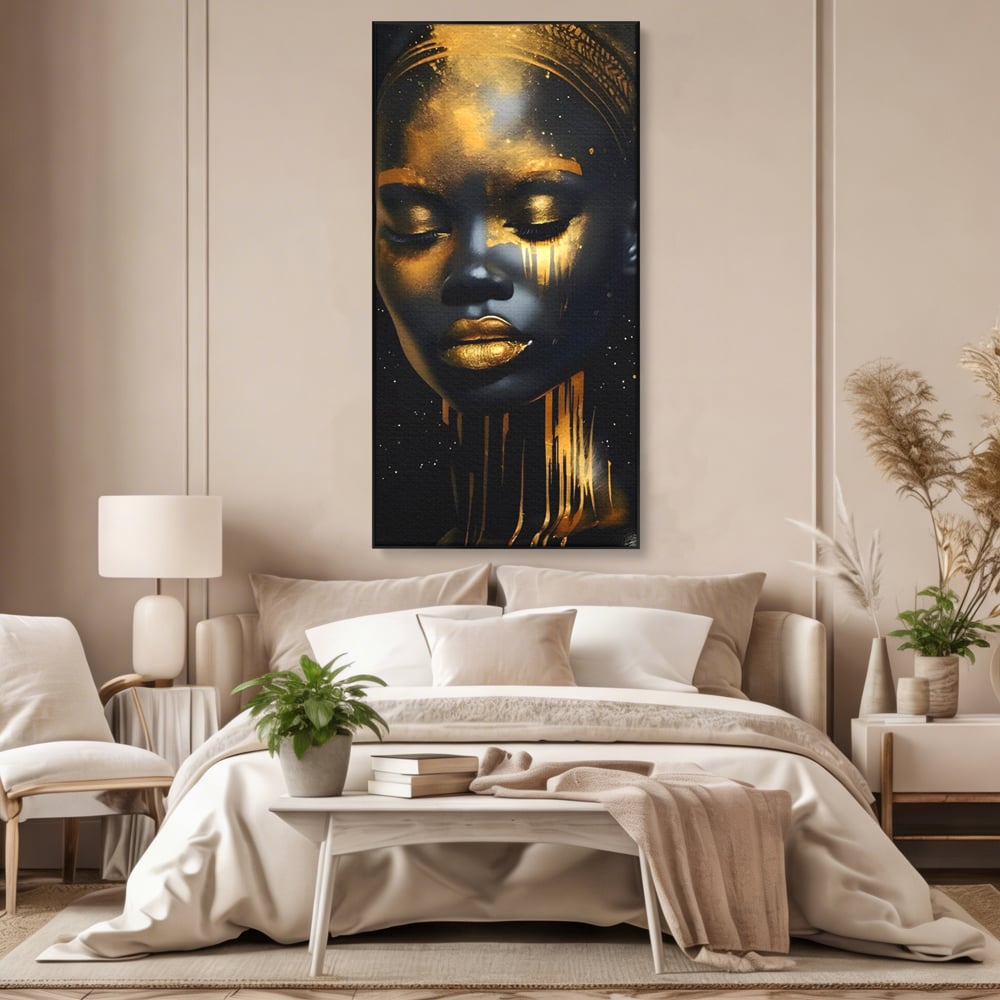 Tablou canvas cu tablou canvas cu portret de femeie, in rama de aluminiu negru, pe perete intr-un dormitor